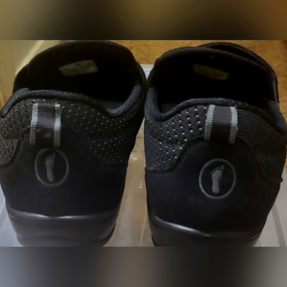 Black Women's Flats & Loafers - Picture 12 of 12